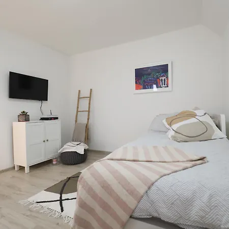Apartment Mir