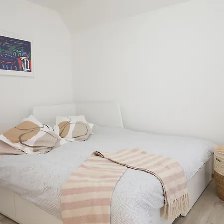 Mir Apartment *