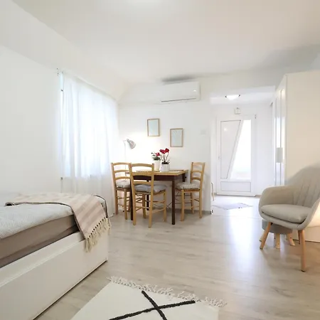 Apartment Mir Pula