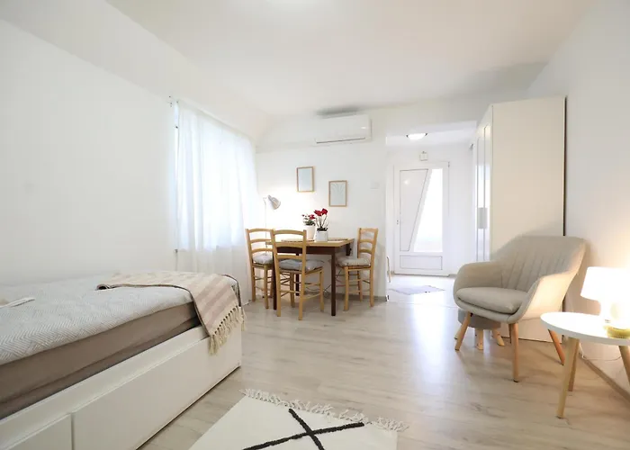 Apartment Mir Pula